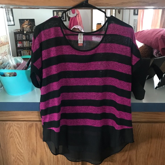 No Boundaries Tops - 🥰CLEARANCE🥰Hot pink and black hi low top